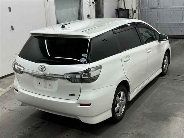 TOYOTA WISH 2013