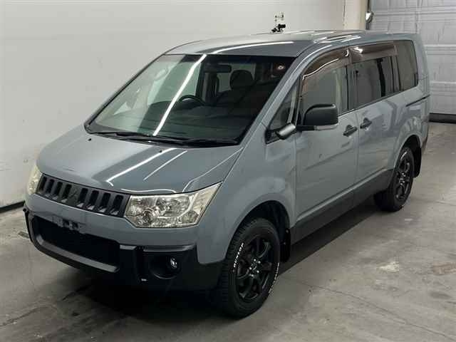 MITSUBISHI DELICA D5 2010