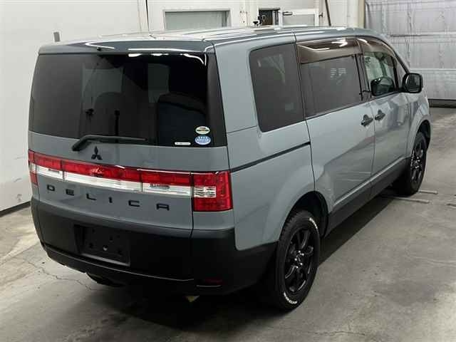 MITSUBISHI DELICA D5 2010