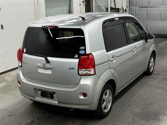 TOYOTA PORTE 2015