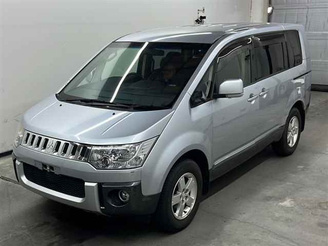 MITSUBISHI DELICA D5 2012