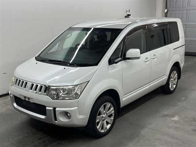 MITSUBISHI DELICA D5 2012