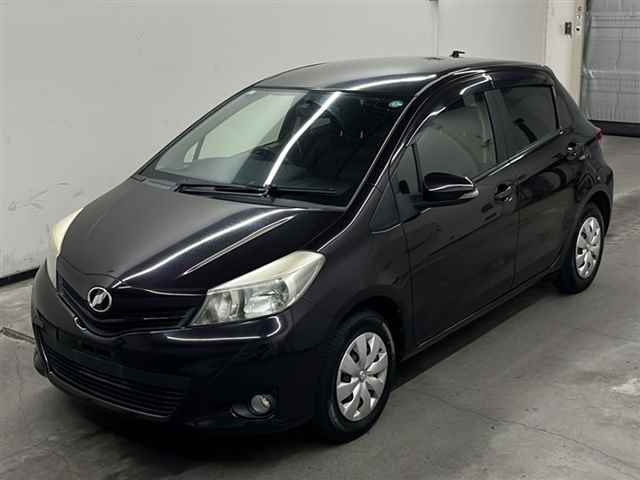 TOYOTA VITZ 2013