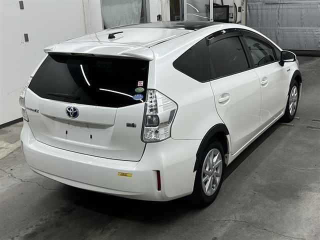 TOYOTA PRIUS ALPHA 2012