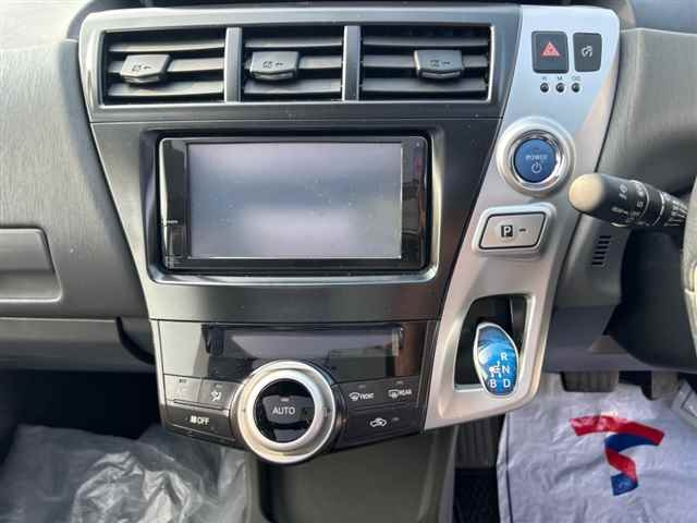 TOYOTA PRIUS ALPHA 2012