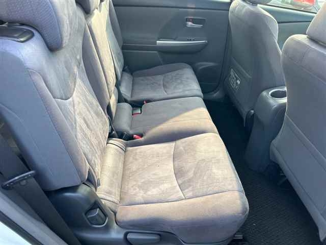 TOYOTA PRIUS ALPHA 2012