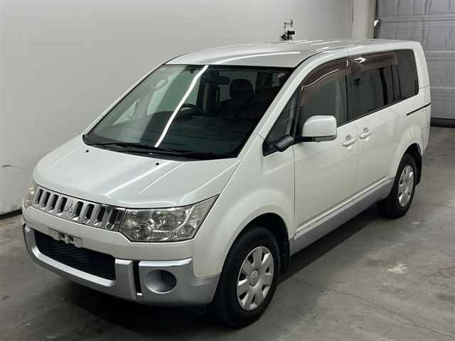 MITSUBISHI DELICA D5 2010