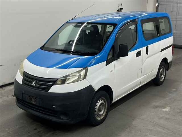 MITSUBISHI DELICA 2013
