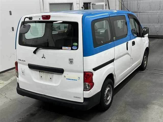 MITSUBISHI DELICA 2013