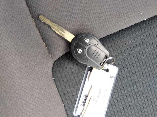 NISSAN NV200 2019