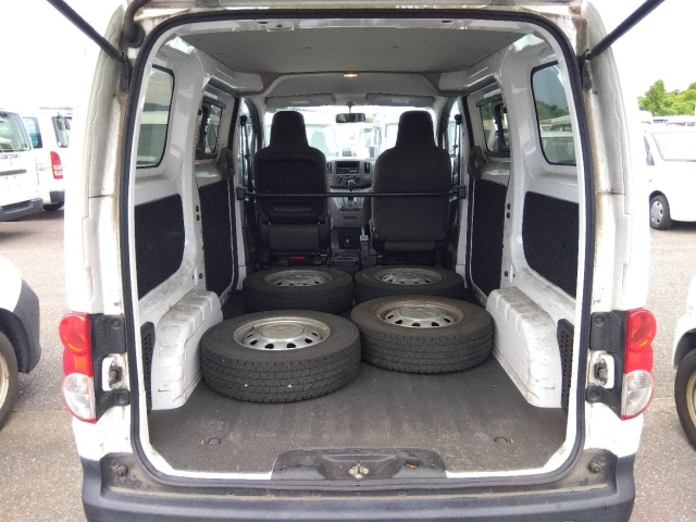 NISSAN NV200 2019
