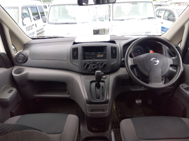 NISSAN NV200 2019
