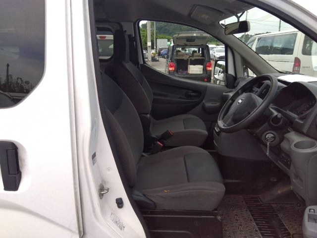 NISSAN NV200 2019