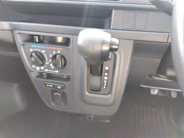 DAIHATSU HIJET VAN 2020