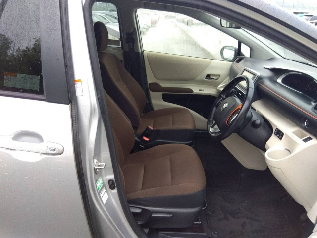 TOYOTA SIENTA 2016