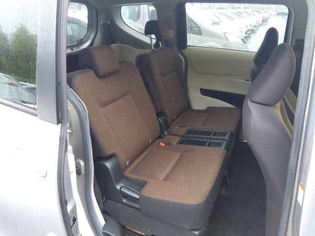 TOYOTA SIENTA 2016