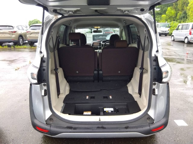 TOYOTA SIENTA 2016
