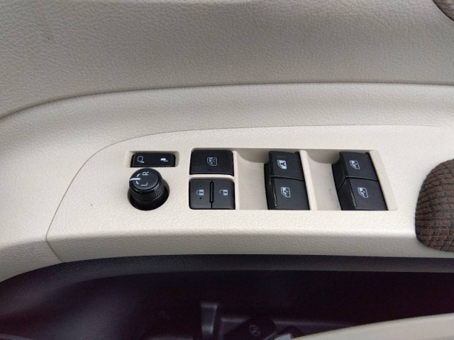 TOYOTA SIENTA 2016