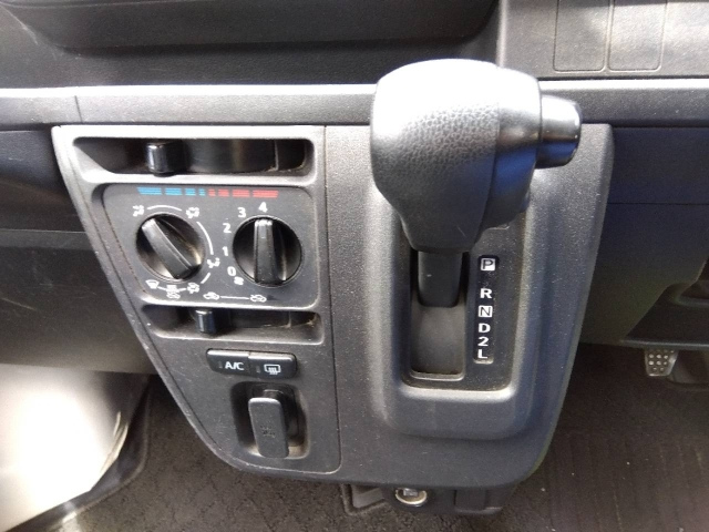 DAIHATSU HIJET VAN 2020