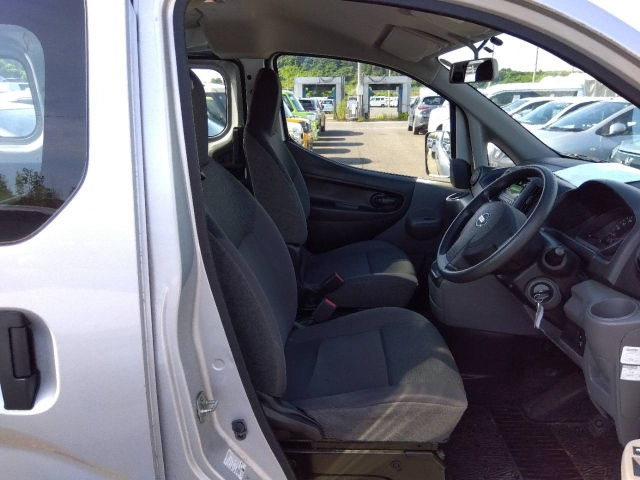 NISSAN NV200 2012