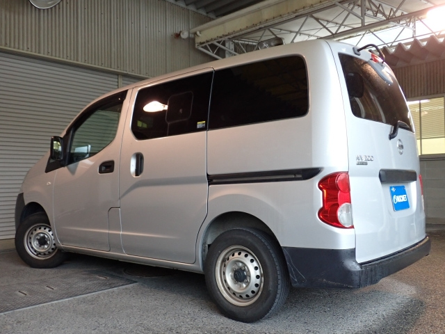 NISSAN NV200 2019