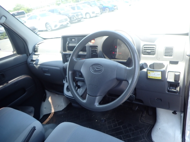 DAIHATSU HIJET VAN 2015