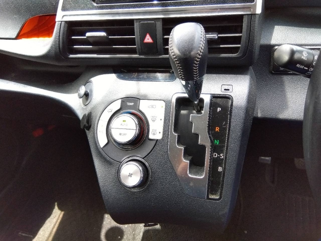 TOYOTA SIENTA 2018