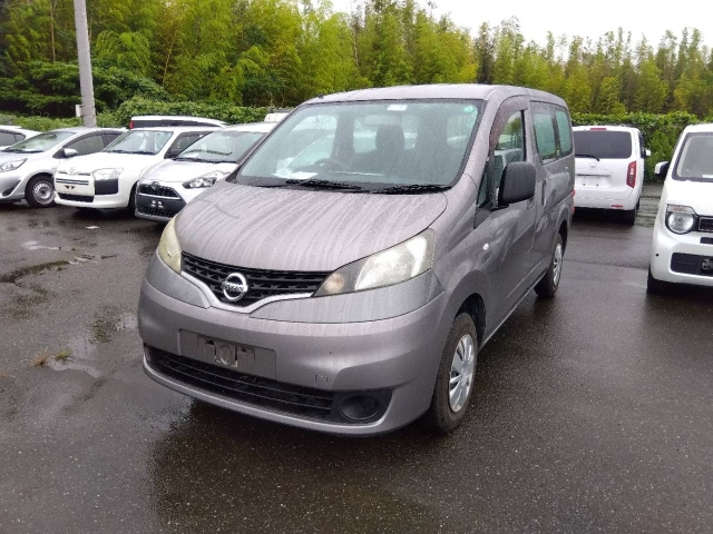 NISSAN NV200 2013