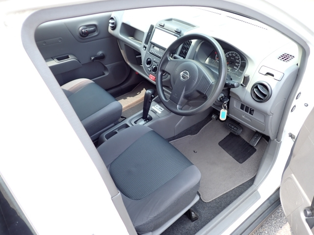 NISSAN AD 2008