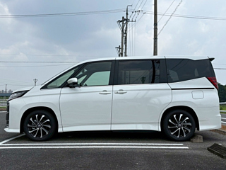 TOYOTA NOAH 2025