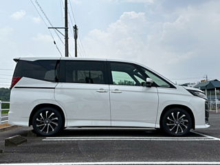 TOYOTA NOAH 2025