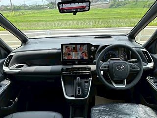 TOYOTA NOAH 2025