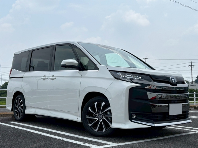 TOYOTA NOAH 2025
