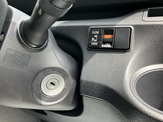 TOYOTA SIENTA 2016