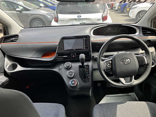 TOYOTA SIENTA 2016
