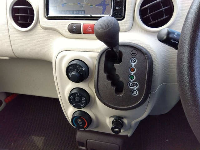 TOYOTA PORTE 2020