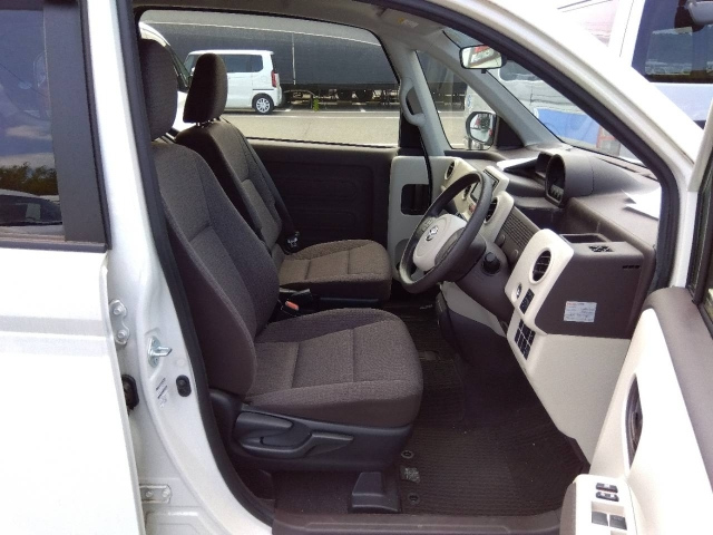 TOYOTA PORTE 2020