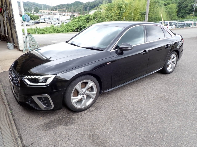AUDI A4 2021