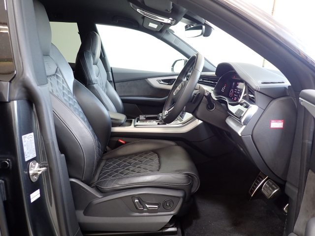 AUDI Q8 2022