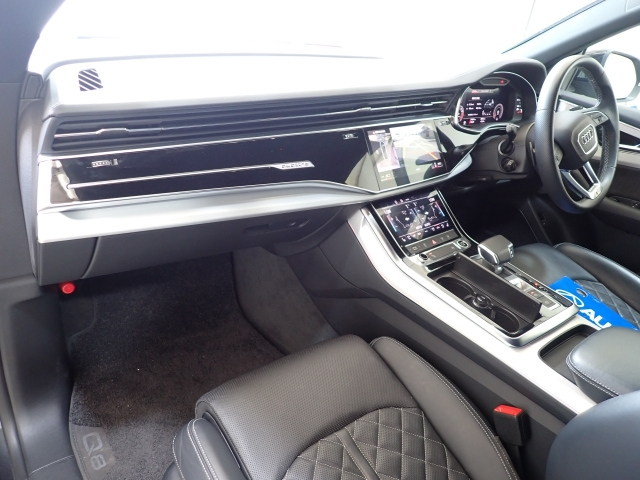 AUDI Q8 2022