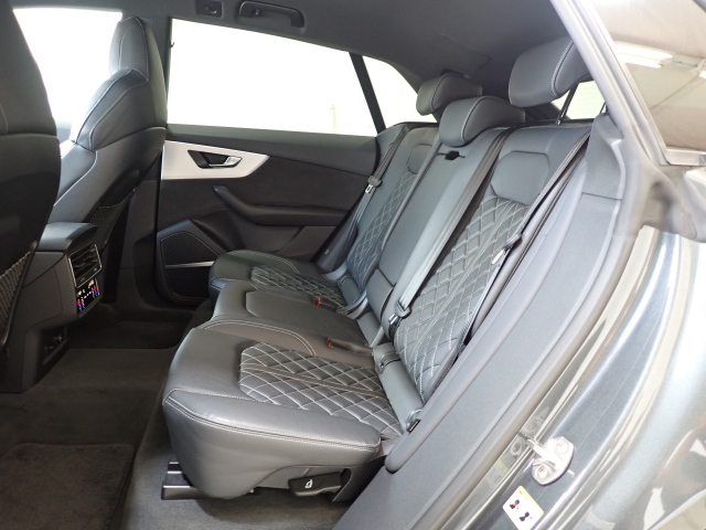 AUDI Q8 2022