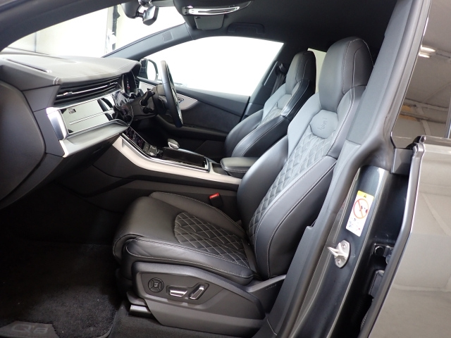 AUDI Q8 2022
