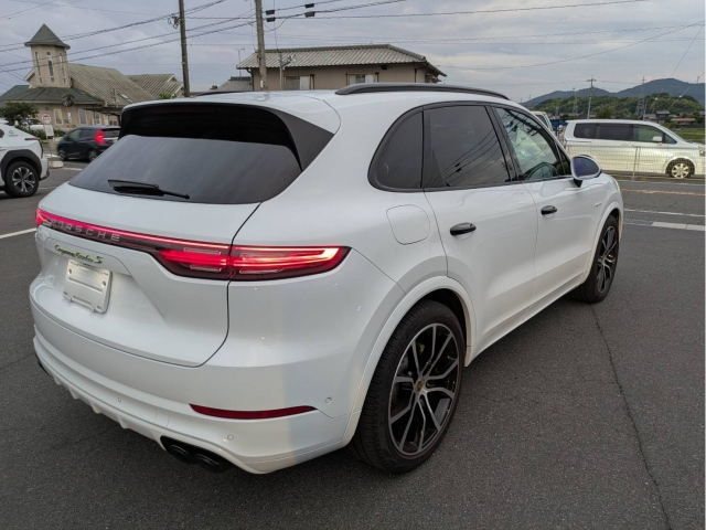 PORSCHE CAYENNE 2022