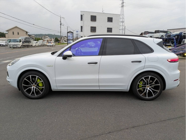 PORSCHE CAYENNE 2022