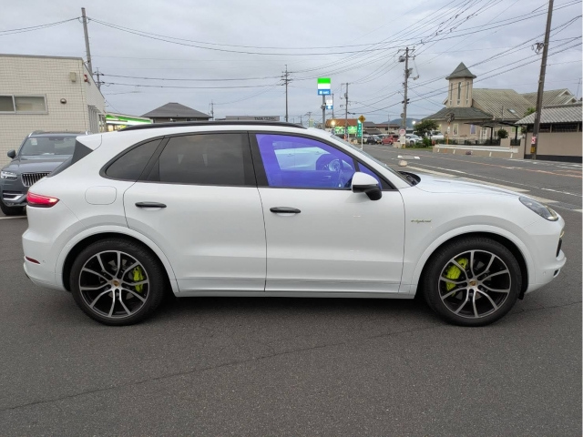 PORSCHE CAYENNE 2022