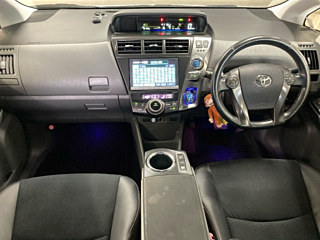 TOYOTA PRIUS ALPHA 2013