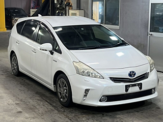 TOYOTA PRIUS ALPHA 2013