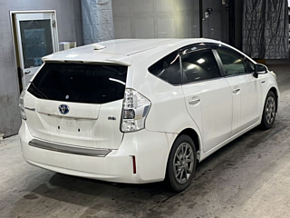 TOYOTA PRIUS ALPHA 2013