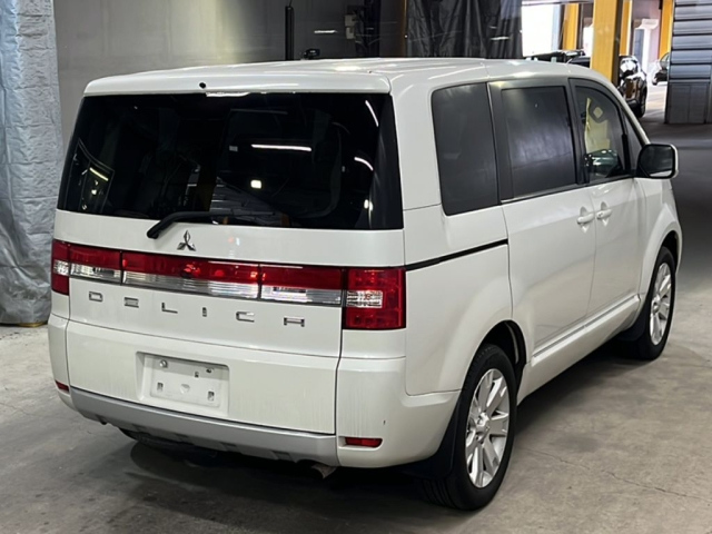 MITSUBISHI DELICA D5 2012