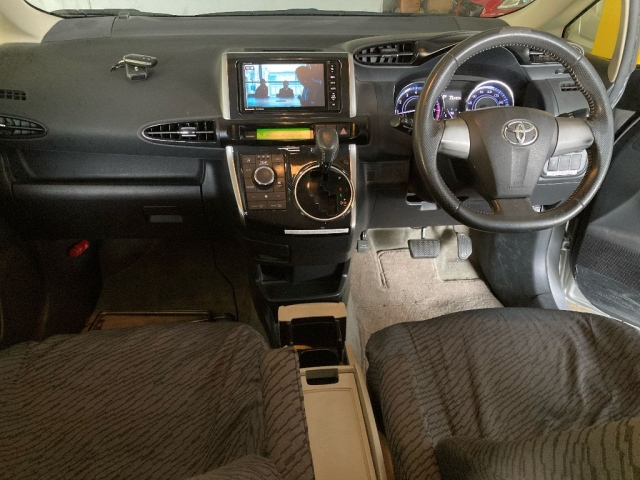 TOYOTA WISH 2014